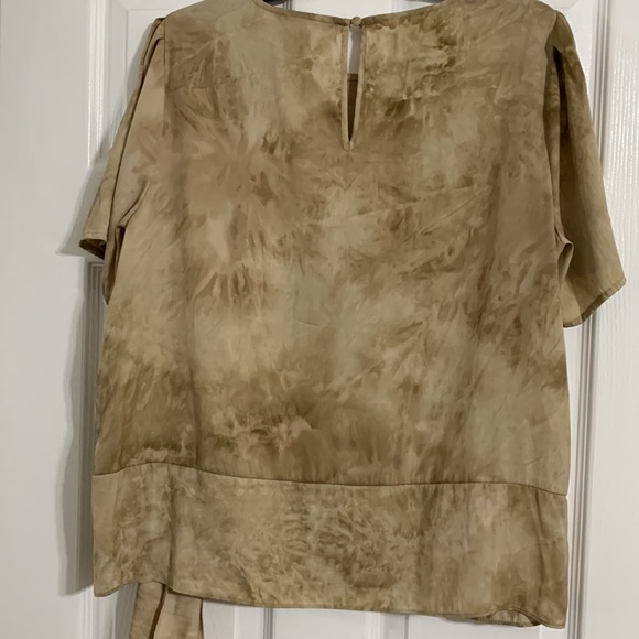 Simply Vera tan blouse - Picture 4 of 4